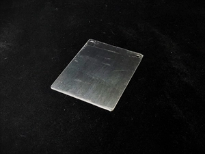 JIS K2246 防せい（錆）油で使用される試験片B。（素材：SPCC）この後お客様のご希望の番手で横目研磨いたします。